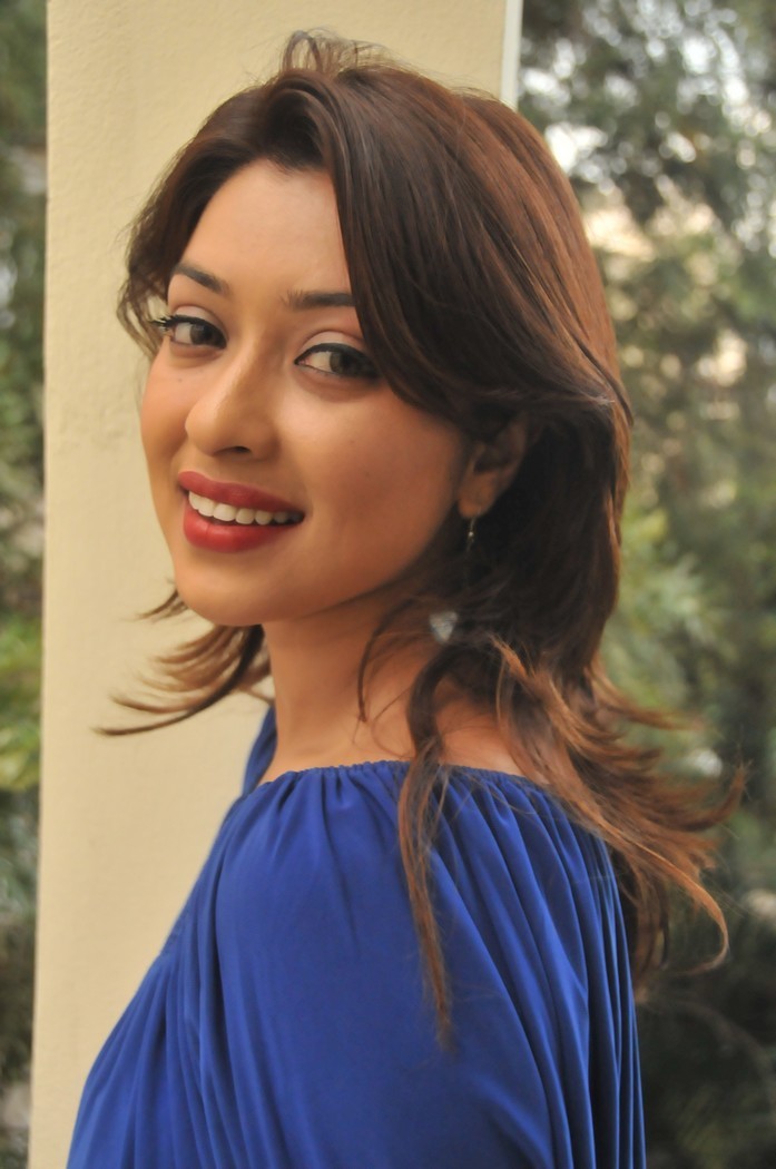 Payal Ghosh hot in Mini Blue dress - Photos | Picture 102723